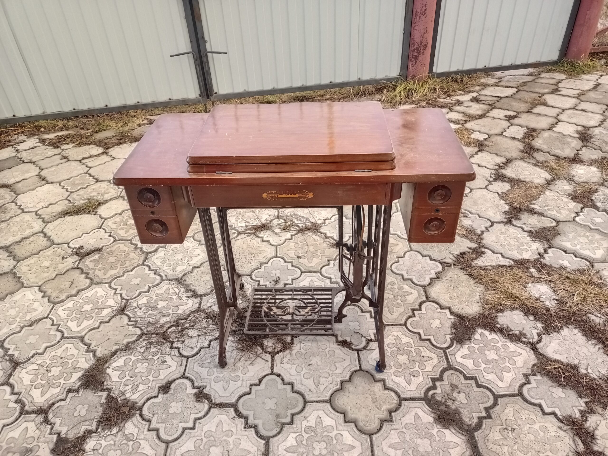 Швейная машина антикварная Butterfly