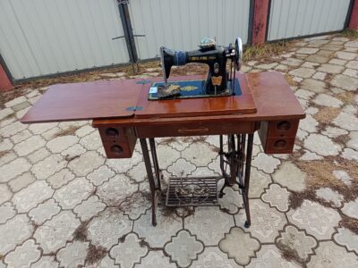 Швейная машина антикварная Butterfly