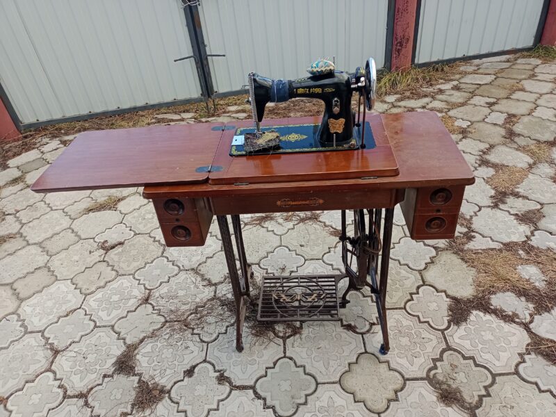 Швейная машина антикварная Butterfly