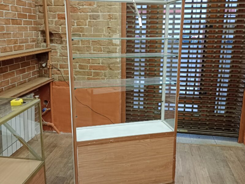 Продаю витрины б/у