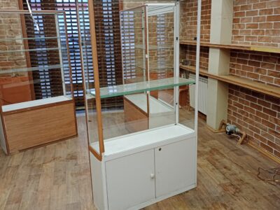 Продаю витрины б/у