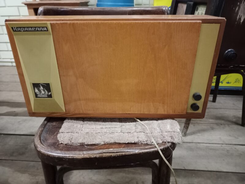 Электрофон раритетный сетевой ламповый "Каравелла"