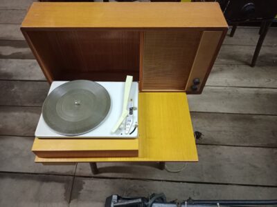 Электрофон раритетный сетевой ламповый "Каравелла"