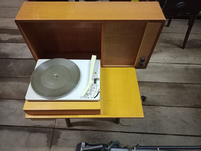 Электрофон раритетный сетевой ламповый "Каравелла"