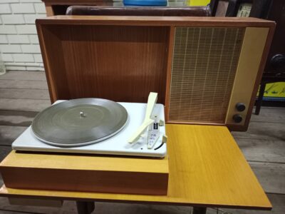 Электрофон раритетный сетевой ламповый "Каравелла"