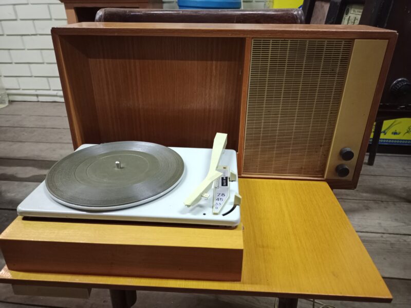 Электрофон раритетный сетевой ламповый "Каравелла"